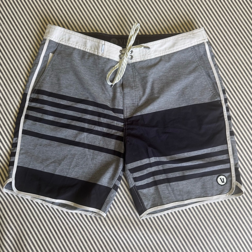Vuori Cruise Boardshorts Striped Size 36
